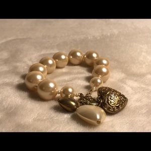🌸 Pearl like bracelet with charms